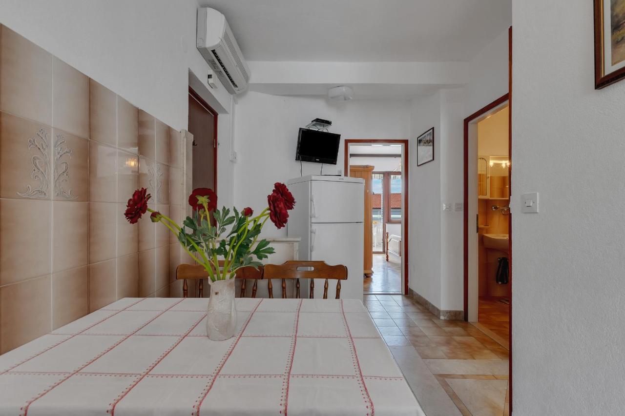 Apartments Tihomir Musac Омиш Экстерьер фото