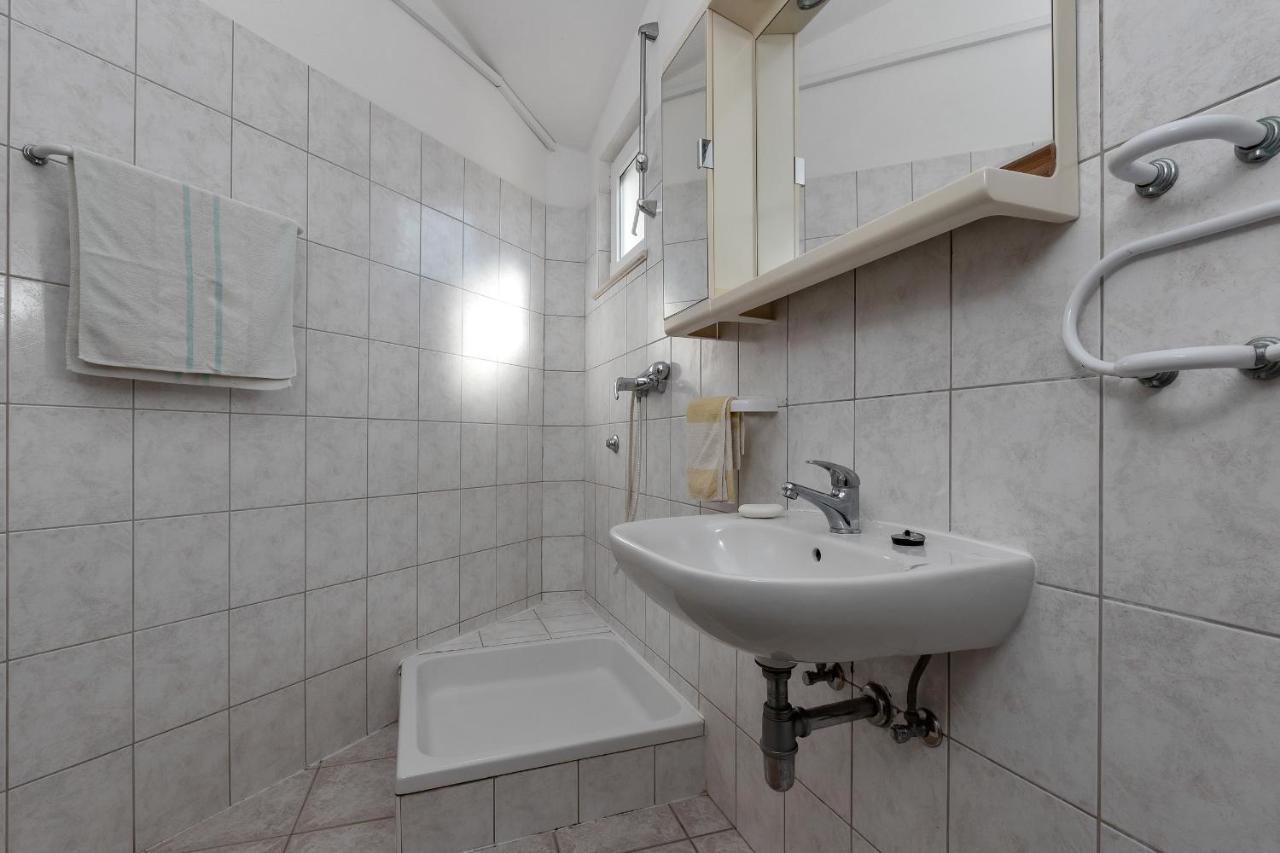 Apartments Tihomir Musac Омиш Экстерьер фото