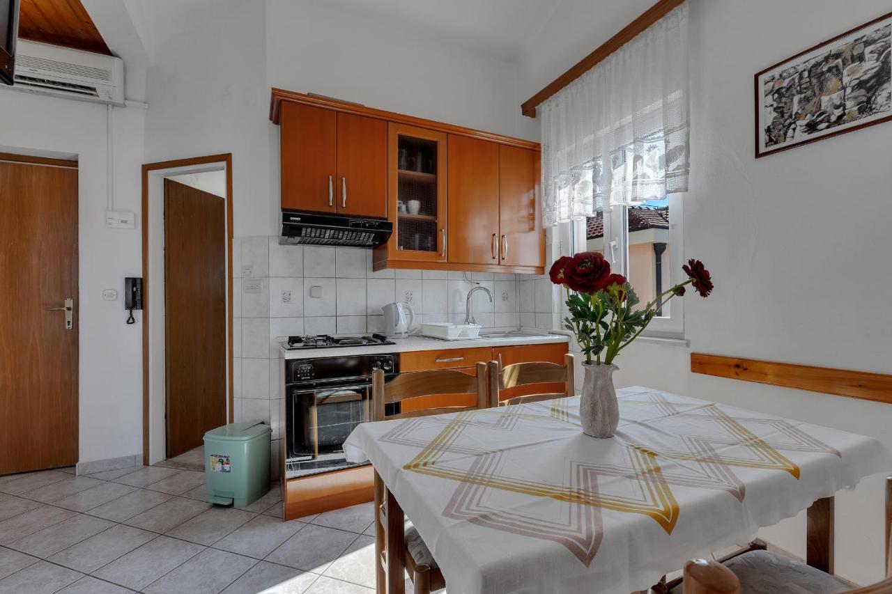 Apartments Tihomir Musac Омиш Экстерьер фото