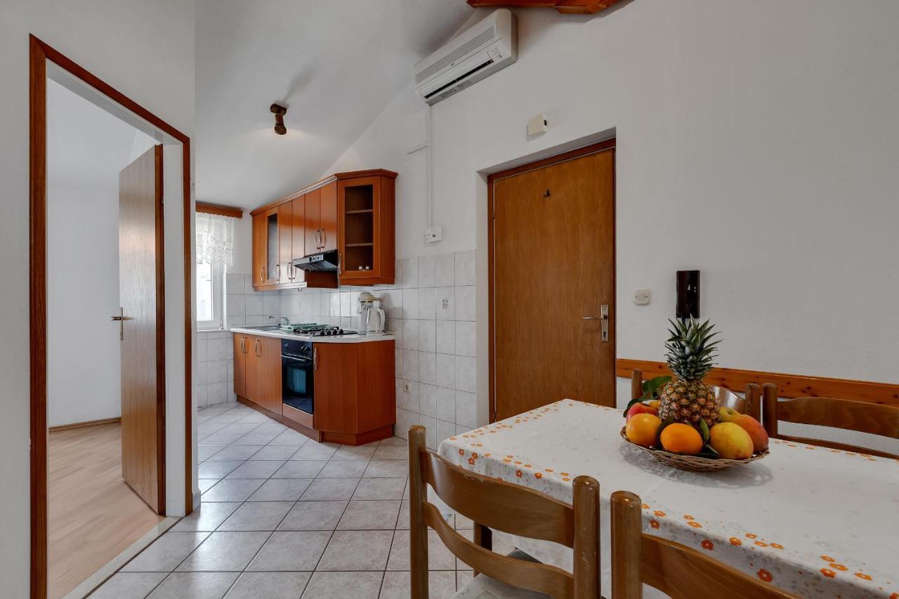 Apartments Tihomir Musac Омиш Экстерьер фото